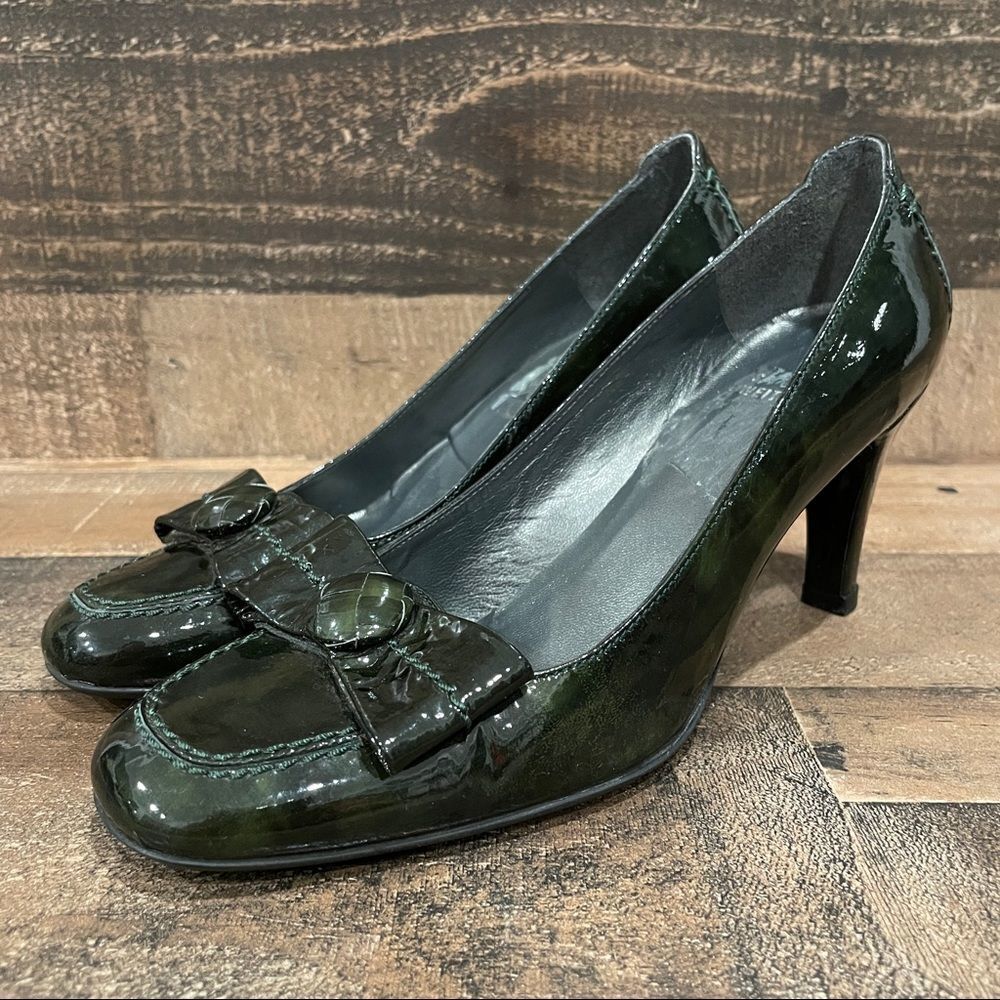 Stuart Weitzman Chesterfield Dark Green Patent Leather Heels With Bows Size 6